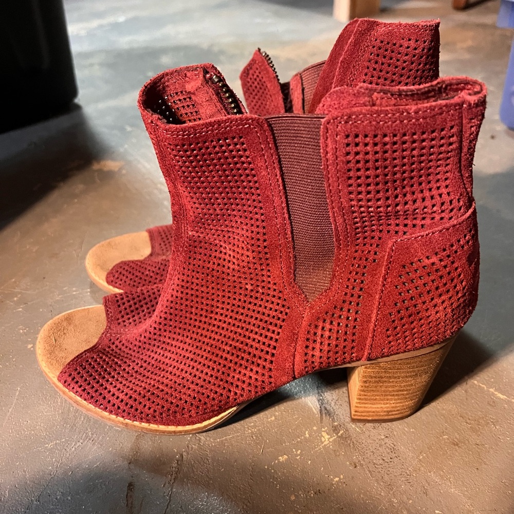 Tom’s Women's Maroon Suede Ankle Boots